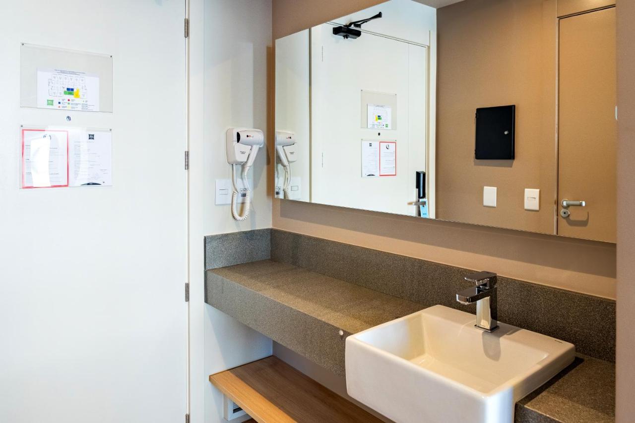 Ibis Styles Porto Alegre Moinhos De Vento Hotel Eksteriør billede